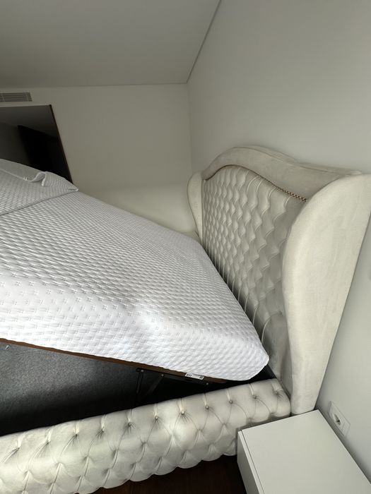 Cama King Size, Modelo Capitonê