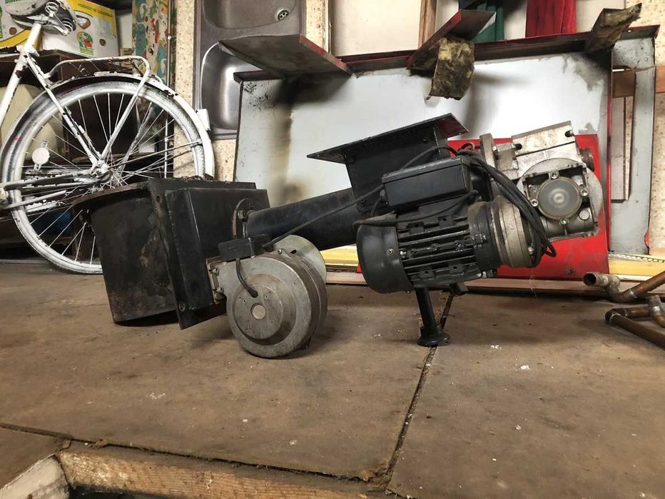 Podajnik pieca na ekogroszek plus piec z osprzętem