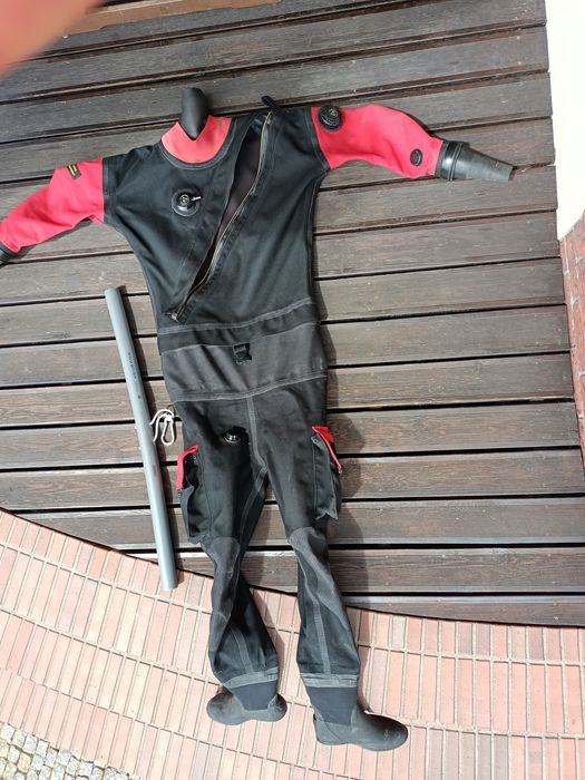 Sprzęt nurkowy skafander Santi