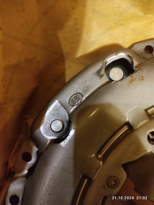 новый комплект сцепления оригинал на к9к 1.5 dci МКПП
302057505R.