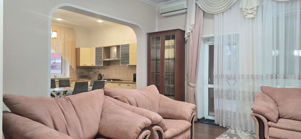 без комісії с.Чайки поруч з Києвом сучасний котедж