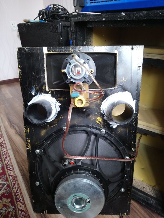 Комплект звукового обладнання.