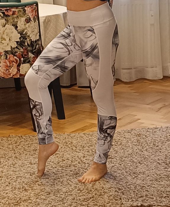 Leginsy r. M białe z grafitowymi wzorami