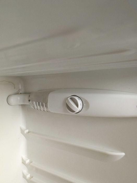 Osłona oświetlenia chłodziarki ELECTROLUX model ERD24304W8,