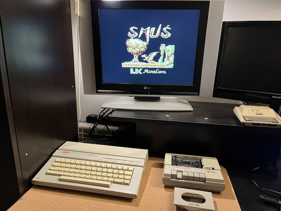 Atari 65 XE  BOX + magnetofon CA12 + gry + joystick