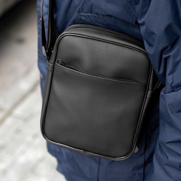 Чоловіча чорна матова сумка через плече месенджер барсетка Nova