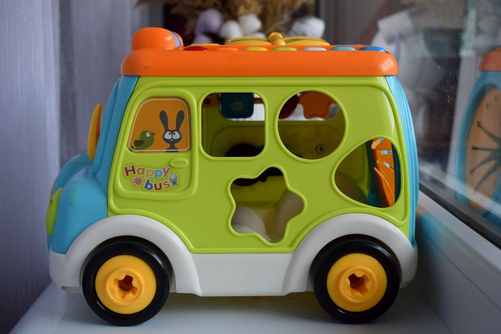 Машинка-каталка музична