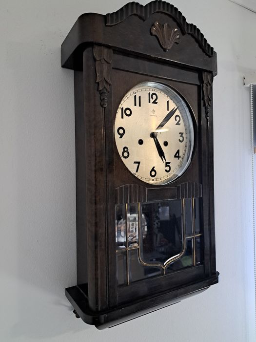 Gabinetowy zegar wiszący Junghans