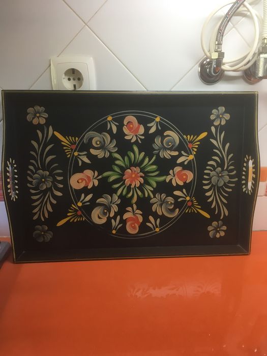 Tabuleiro pintado å mão