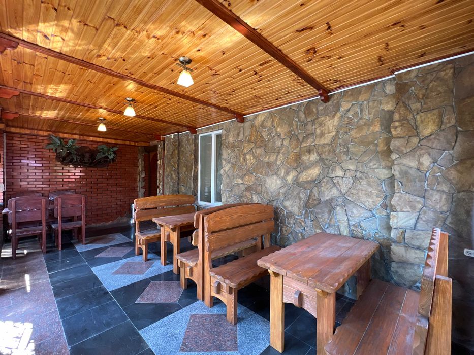 Продається ГОТЕЛЬНО-РЕСТОРАННИЙ комплекс ФАСАД 0,75 Га траса КИЇВ-ЧОП