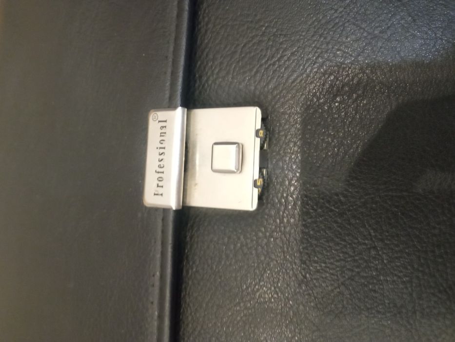 Продам портфель для документов с код замком Professional.Эко  Кожа