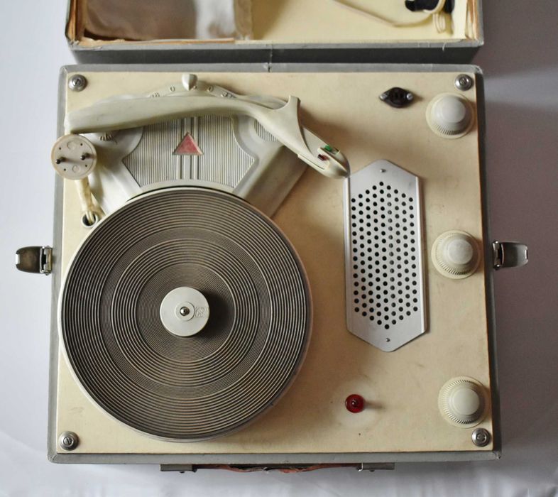 Polski gramofon walizkowy Bambino