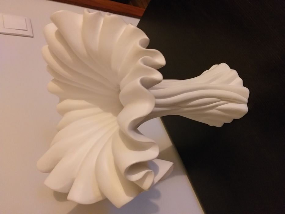 jarra ondulada branca