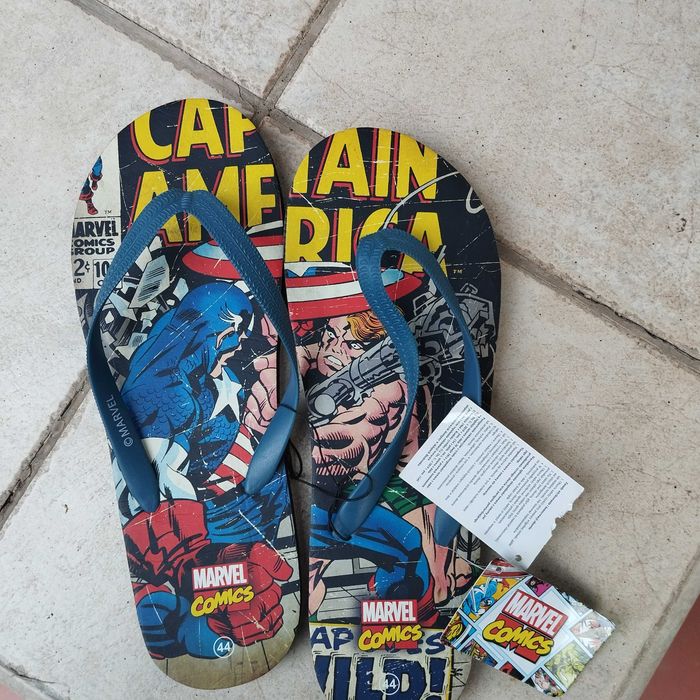 Japonki Marvel Comics w rozmiarze 44, idealne na lato.