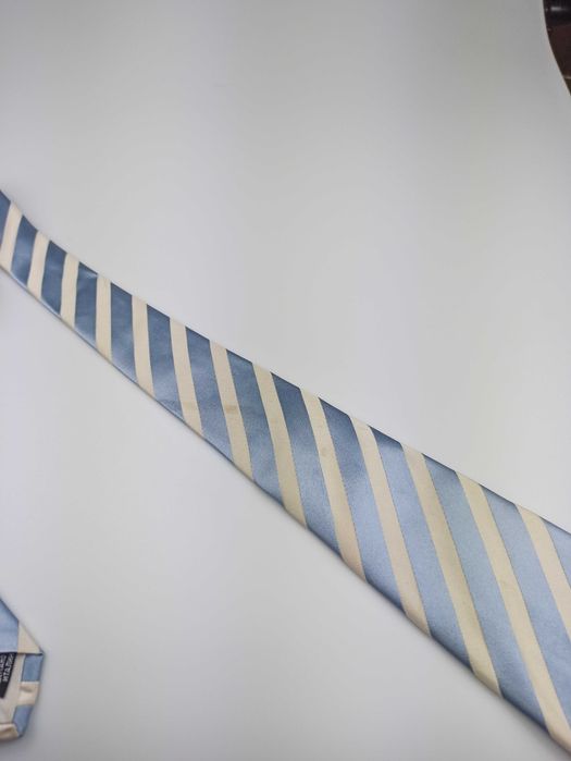 Hugo Boss błękitny jedwabny krawat w paski ulu42