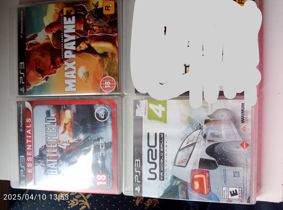 Ps3 com 2 comandos e jogos