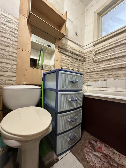 Продам 2-х кімнатну квартиру .Завжди опалення і гаряча вода..