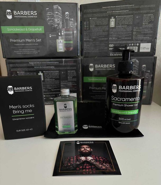 Мужской подарочный набор Barbers Sandalwood & Grapefruit Premium Men's Set (гель для душа, 500 мл + лосьон после бритья, 100 мл + носки)