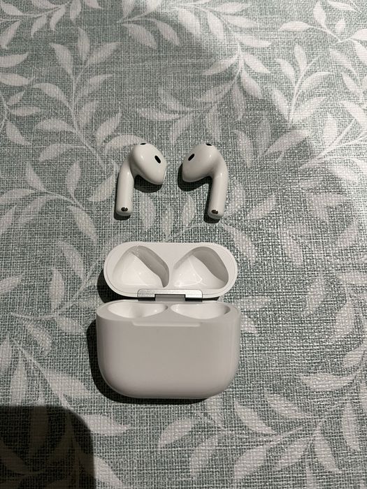 Airpods 4 sem cancelamento de ruído NOVOS