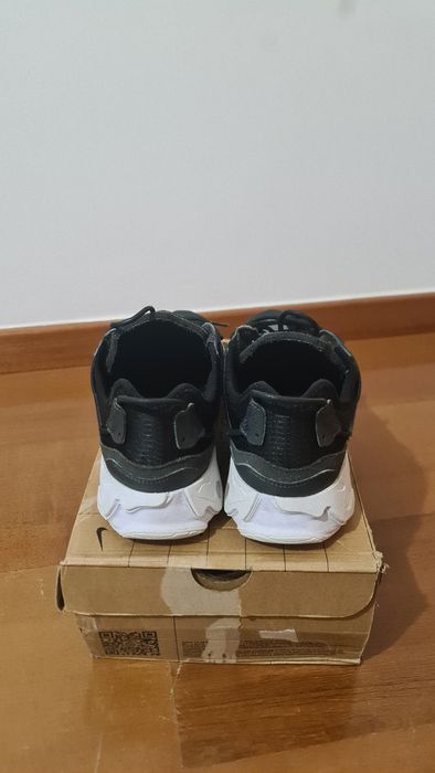 Sapatilhas Nike React Live