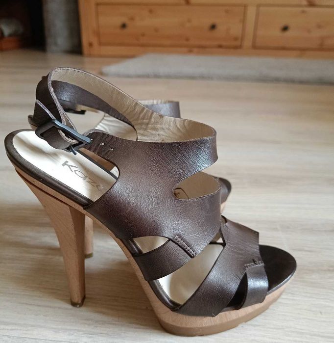 Sandały skórzane na szpilce Kazar 38