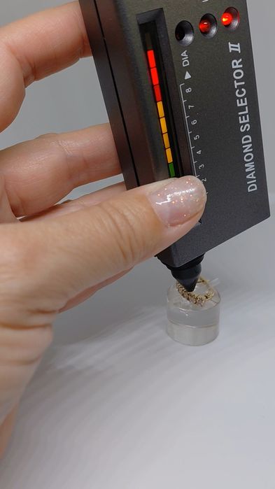 Золотые серьги с бриллиантами