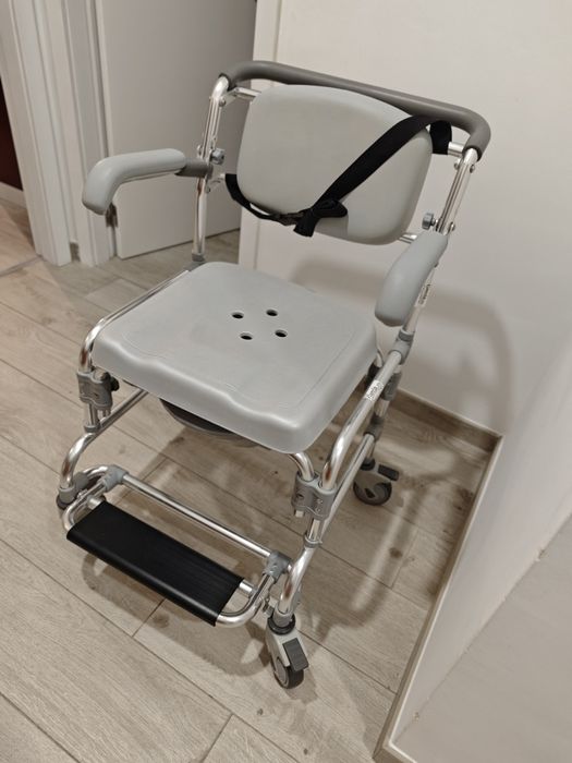 Cadeira de banho e sanitária