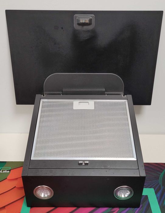 Okap kominowy Whirlpool AKR 038 G BL