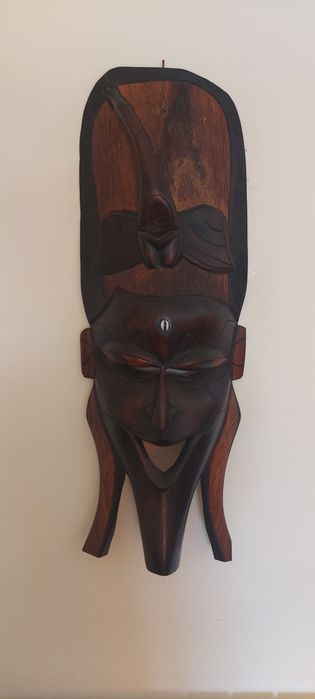 Máscara africana em madeira