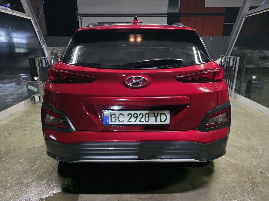 Hyundai kona electric 2019 рік, 64кв, 140000 гарна комплектація