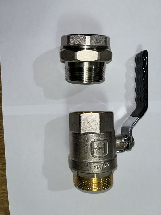 Продам шар кран латунь  2”. D50. и американки 2’’.