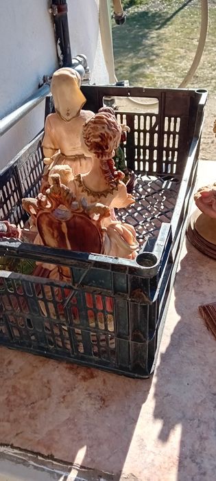 Figuras em louça tipo marfinite