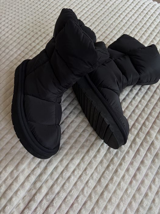 Уги чорні Zara .