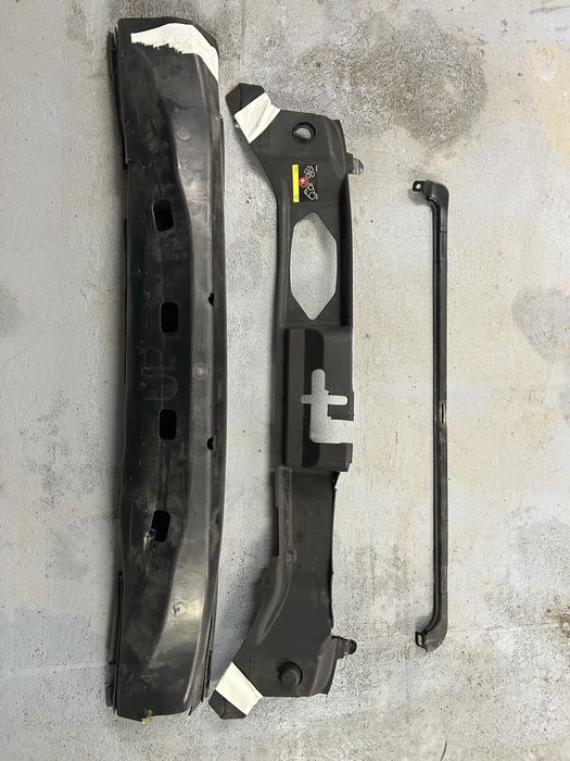 Продам запчастини передка, телевізор Volvo