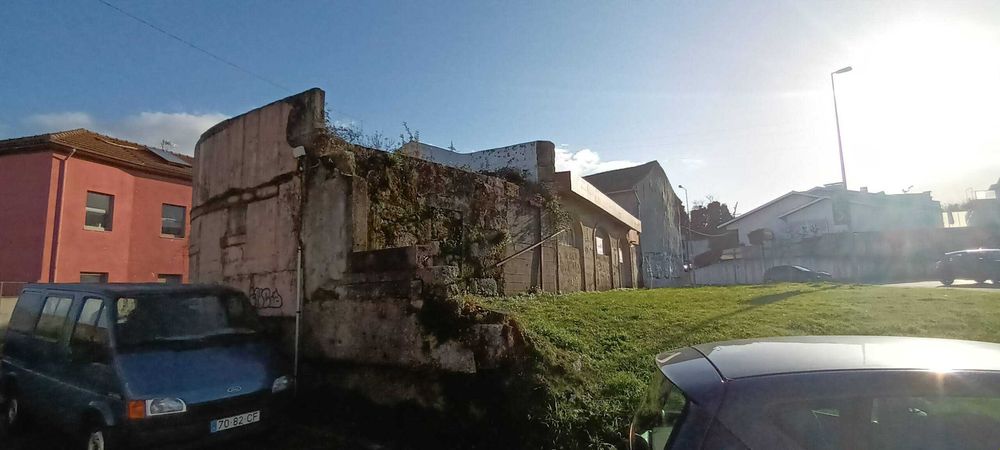 Investimento, Rotunda da A4 em S. Mamede Infesta - Armazém + Habitação