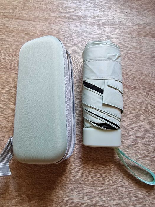 Sprzedam parasolkę w intensywnym jasnozielonym kolorze