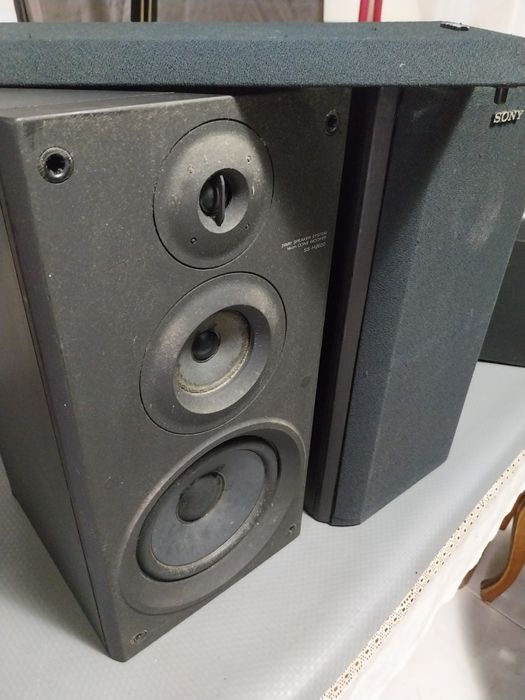 Colunas som tres vias sony como novas