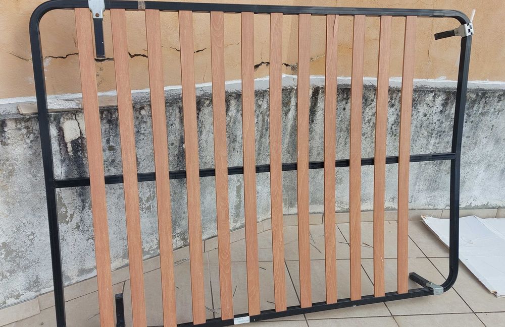 DOAÇÃO colchão e estrado em bom estado