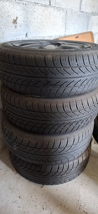 Conjunto de 4 jantes VW Golf 3 GT com 4 pneus em bom estado como novos