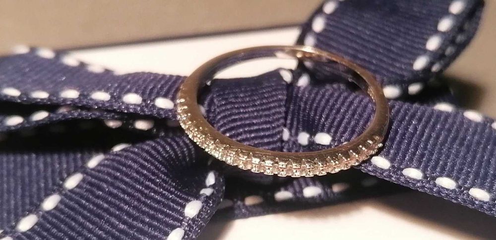 Срібна каблучка  з пробою 925, розмір 18-19 вставка цирконий