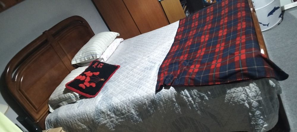 Cama de casal usada