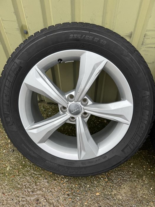 Диски Audi Q5 R19 зі зимовими шинами Michelin 4.5mm