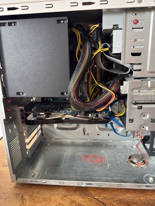 Retro Gaming PC Windows XP | Core 2 Quad Q6600 | Radeon HD 6800 | monitor 5:4