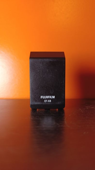 Fujifilm EF-X8 — flash compacto