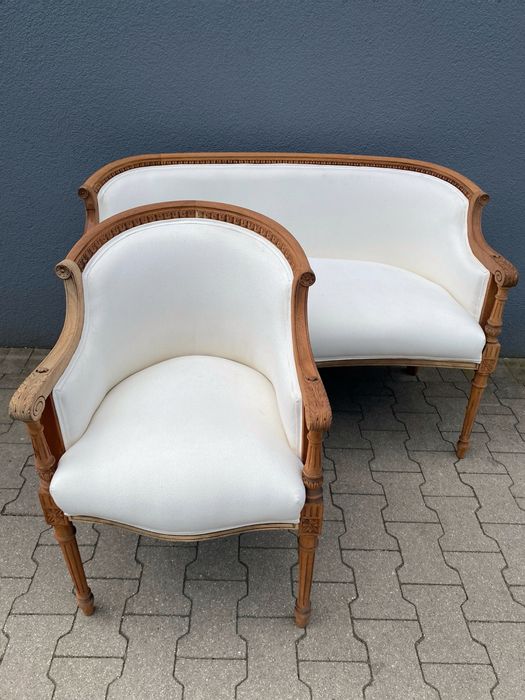 Zestaw wypocznkowy sofa i fotel po renowacji w stylu Loudwik XVI