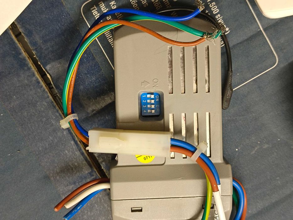 lampa z wentylatorem Westinghouse WH-10 uszkodzona