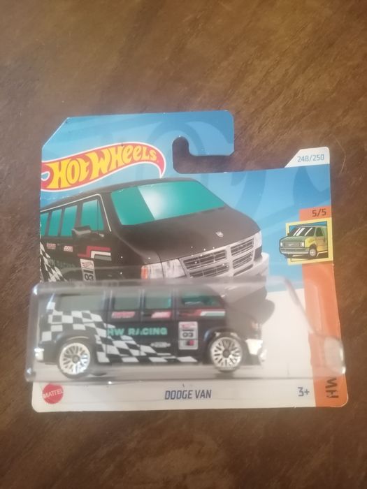 Carros de escala 1:64 HotWheels