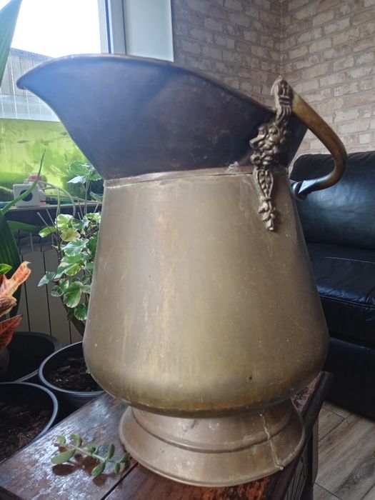 Mosiężny dzban bardzo duży
