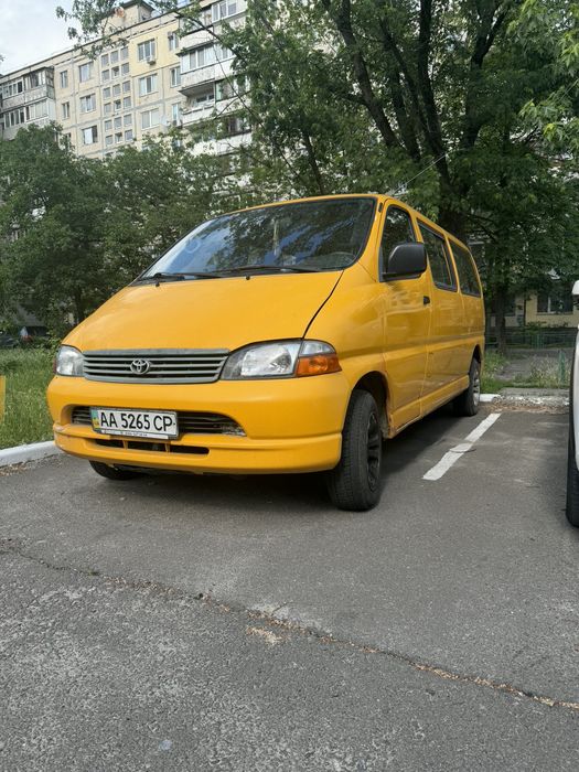 Мікроавтобус Toyota hiace
