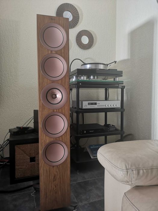 Colunas premiadas KEF R11
